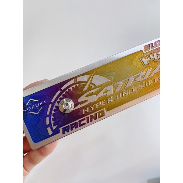 Bảng tên trước Titan xe Satria 2D 3D điện phân kèm ốc salaya hoặc gr5