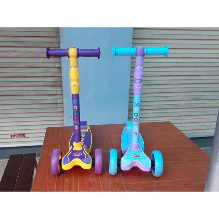 Xe trượt Scooter hàng Cao cấp (có giảm xóc + phanh chân + đèn bánh xe)-601