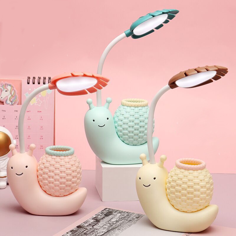 Đèn để bàn hình ốc sên gấp gọn được có hộp đựng bút sáng tạo