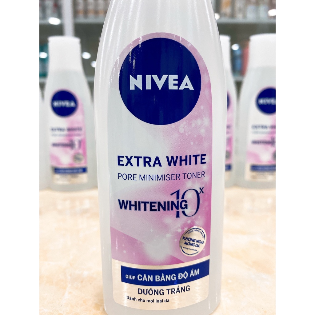 Nước Hoa Hồng Nivea Dưỡng Trắng Se Khít Lỗ Chân Lông 200ml