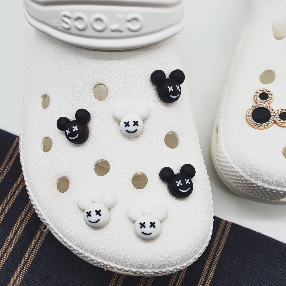 X. Phụ Kiện Nút Trang Trí Giày Crocs Hình Mickey (Đen / Trắng) Diy