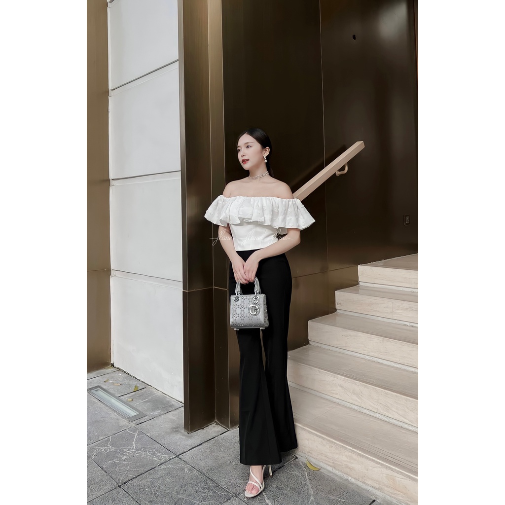 Áo trắng croptop trễ vai chấm nổi - Thiết kế Flane