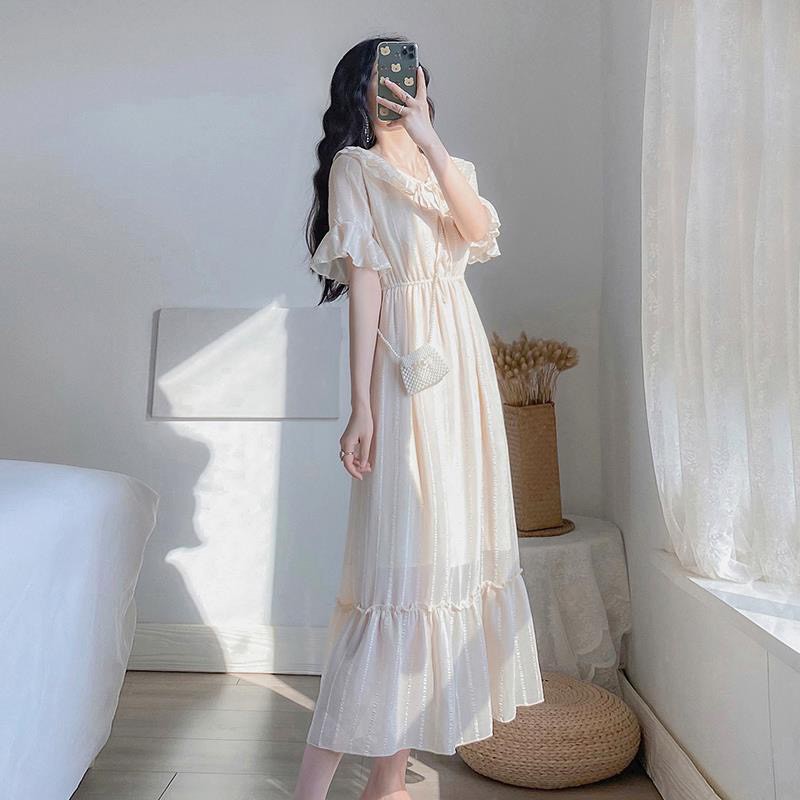 Váy trắng dáng dài hai lớp cổ bèo