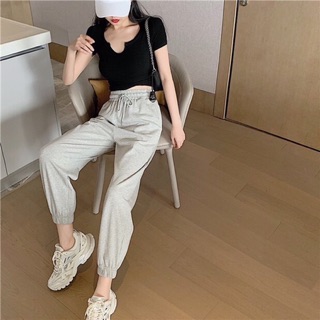 Set áo croptop và quần jogger