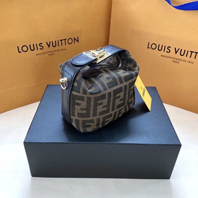 (Sale rẻ ko hộp) Túi Xách Nữ FENDI size 15cm (Ảnh thật) Giá gốc 250k