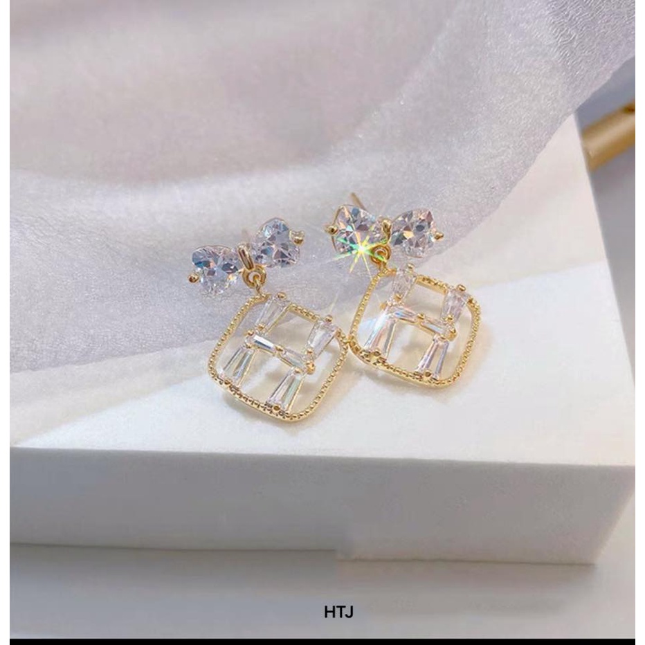 BÔNG TAI NƠ VUÔNG HOT TRÈD- CHUẨN BẠC TA