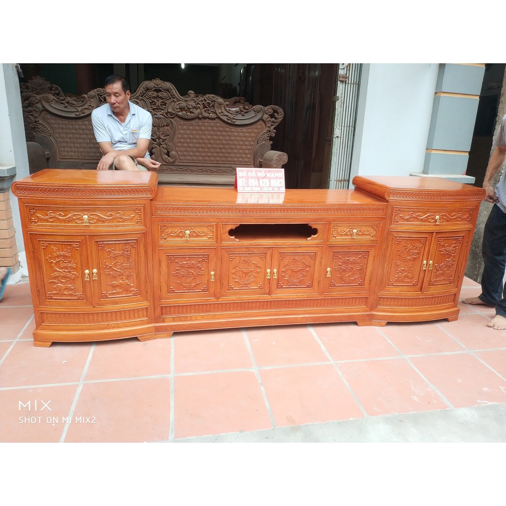 Kệ tivi kiểu cánh cong gỗ hương đá