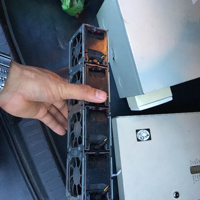 Cây quạt máy chủ Hp gồm 4 quạt delta 12v 1.8A 6x6cm gắn vào