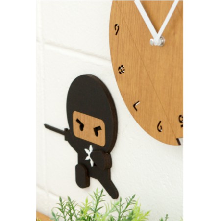 Đồng hồ trang trí phòng khách, đồng hồ gỗ Decor hình Ninza cho bé - Ninza wall clock