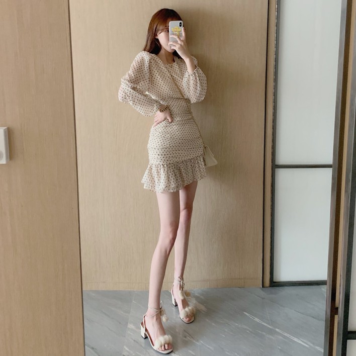 Đầm dáng ôm mini tay dài chấm bi Emilyshop