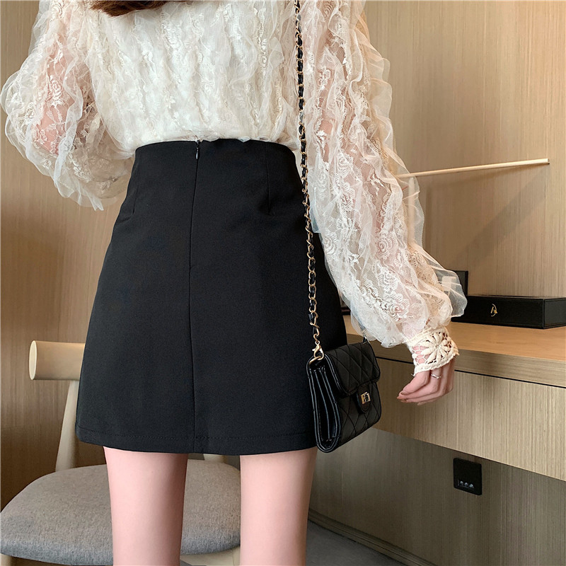 Chân váy công sở ngắn xếp ly 2021, Quần giả váy nữ phối cúc vạt lệch chéo cách điệu khóa kéo sau màu đen trắng. | BigBuy360 - bigbuy360.vn