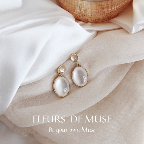 Khuyên tai tròn đính đá Opal sang trọng, cổ điển Fleurs de Muse
