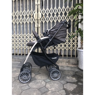 Xe đẩy Combi Umbretta