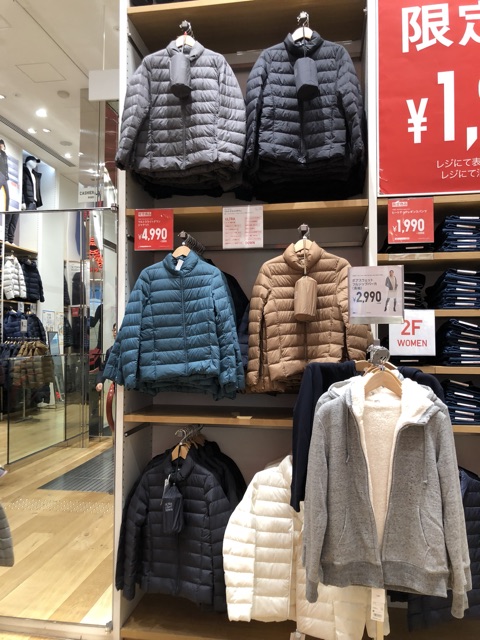 Áo lông vũ có mũ UNIQLO 2018