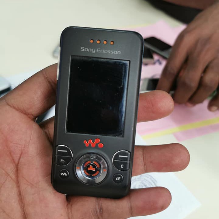 ĐIỆN THOẠI SONY ERICSSON W580I NẮP TRƯỢT