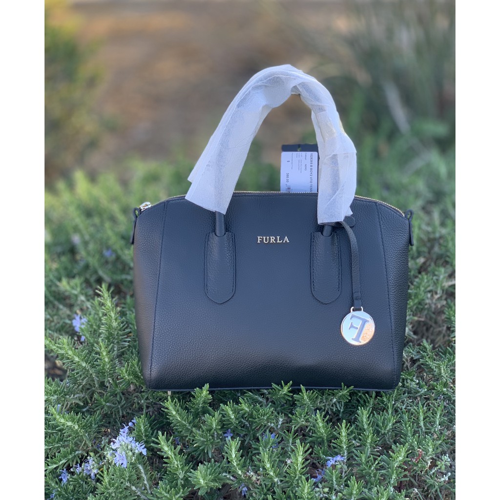 Túi xách nữ chính hãng Furla  Size 26cm đựng thoải mái đồ, đen truyền thống