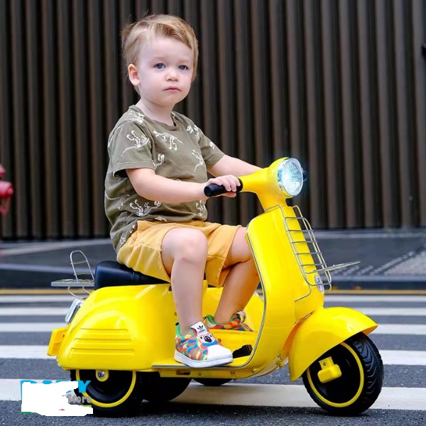 Xe máy Vespa cho bé, xe máy điện cho bé đủ màu ( tặng sạc )