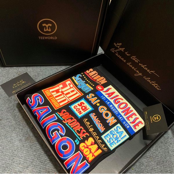 Áo thun Teeworld Saigonese Cô Ba Nam Nữ Đen Form Rộng Unisex | BigBuy360 - bigbuy360.vn