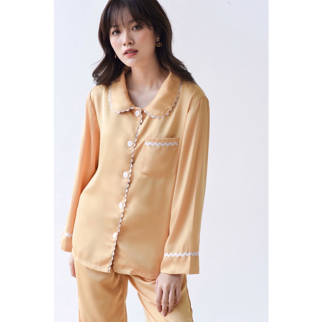 Đồ Bộ Pijama Nữ 𝐋𝐈𝐋𝐀𝐒 𝐁𝐋𝐀𝐍𝐂 Họa Tiết Viền Trẻ Trung, Kiểu Dáng Dài Tay, Quần Dài, Chất Liệu Lụa Cao Cấp  | Màu Vàng