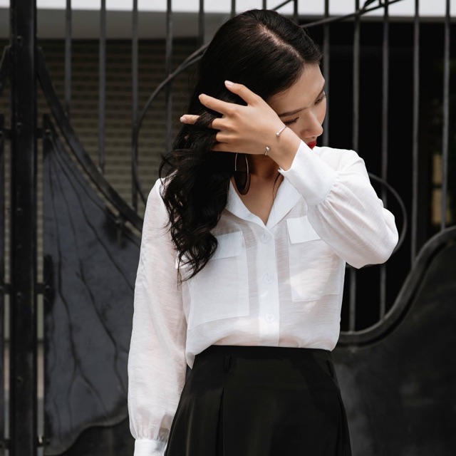 Áo sơmi trắng cổ V