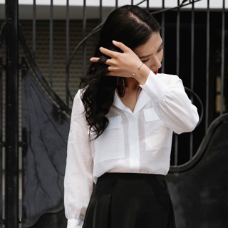 Áo sơmi trắng cổ V