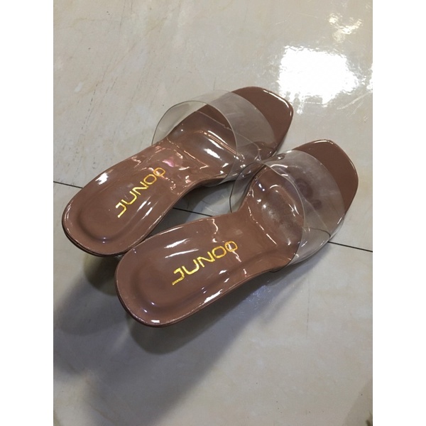Dép guốc quai trong