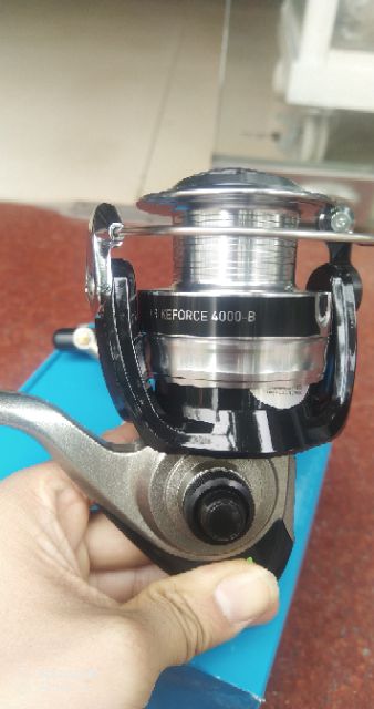 Máy câu cá Daiwa SF Strike Force 2500/4000