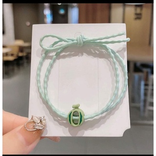 chun buộc tóc cho mẹ và bé
