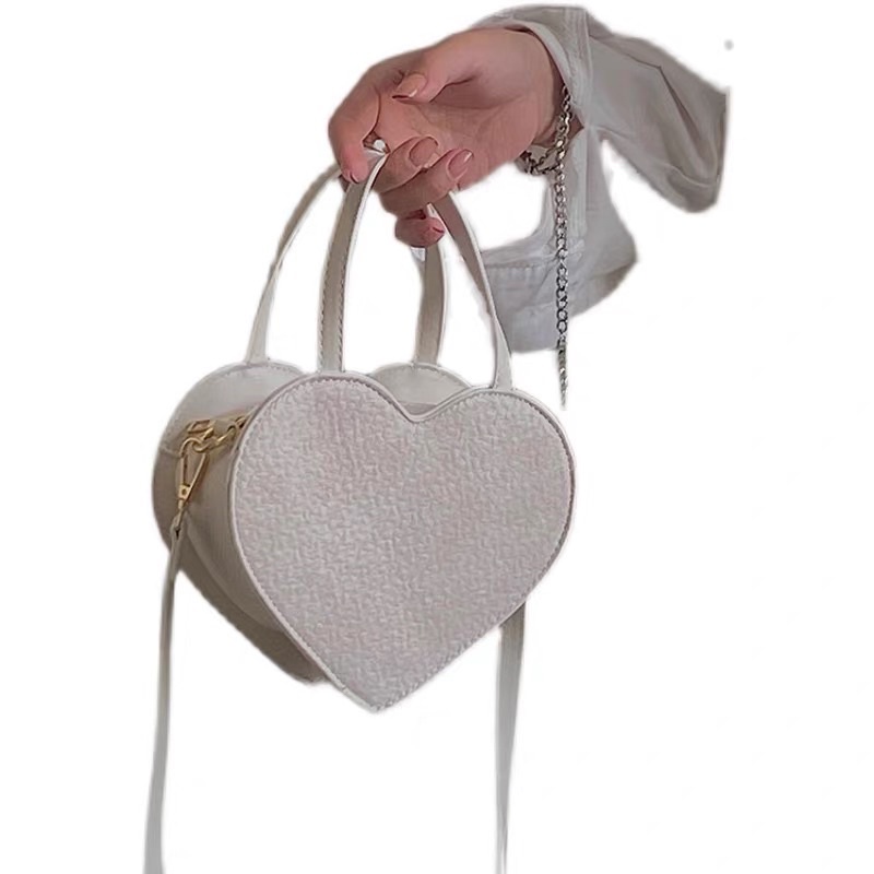 Túi xách trái tim trendy