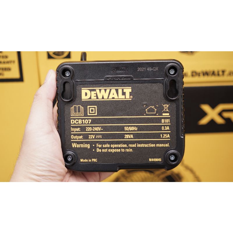 DMTT Sạc Dewalt DCB107 Chính Hãng BH 12 tháng