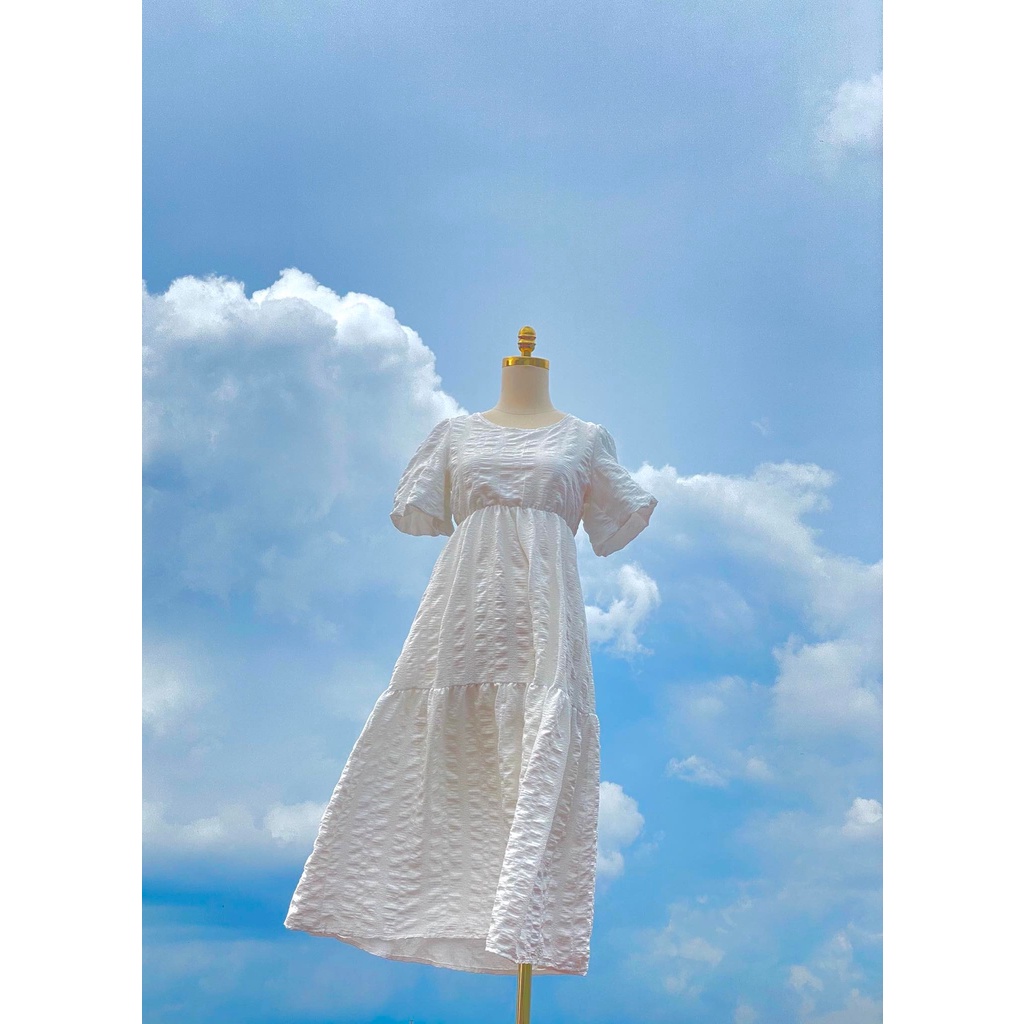 Đầm maxi trắng cut out phía sau