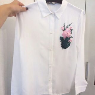 Sơ mi cúc ngọc thêu hoa