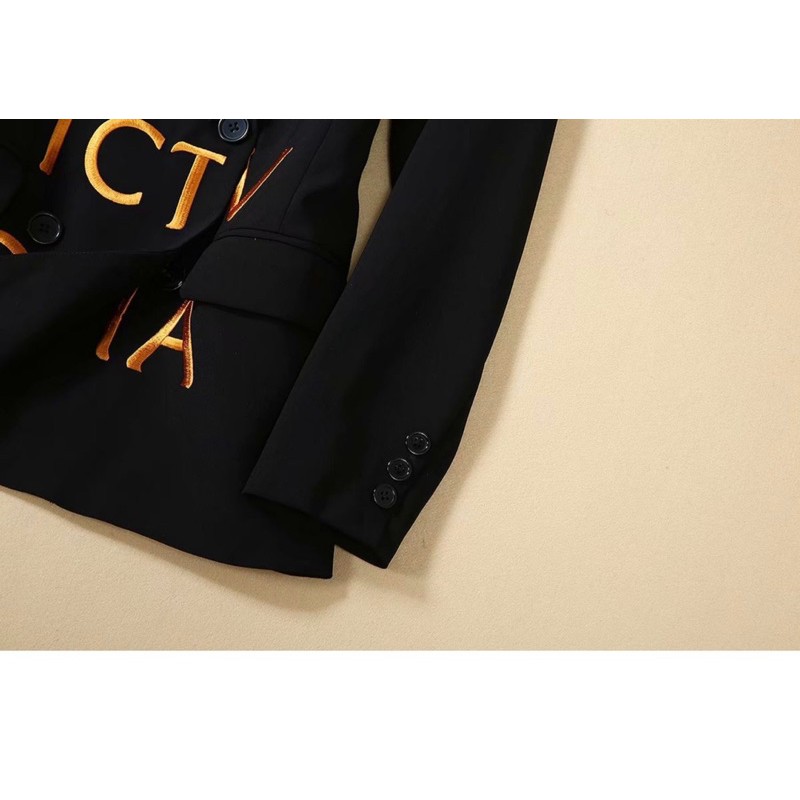 Vest thêu chữ thiết kế qccc