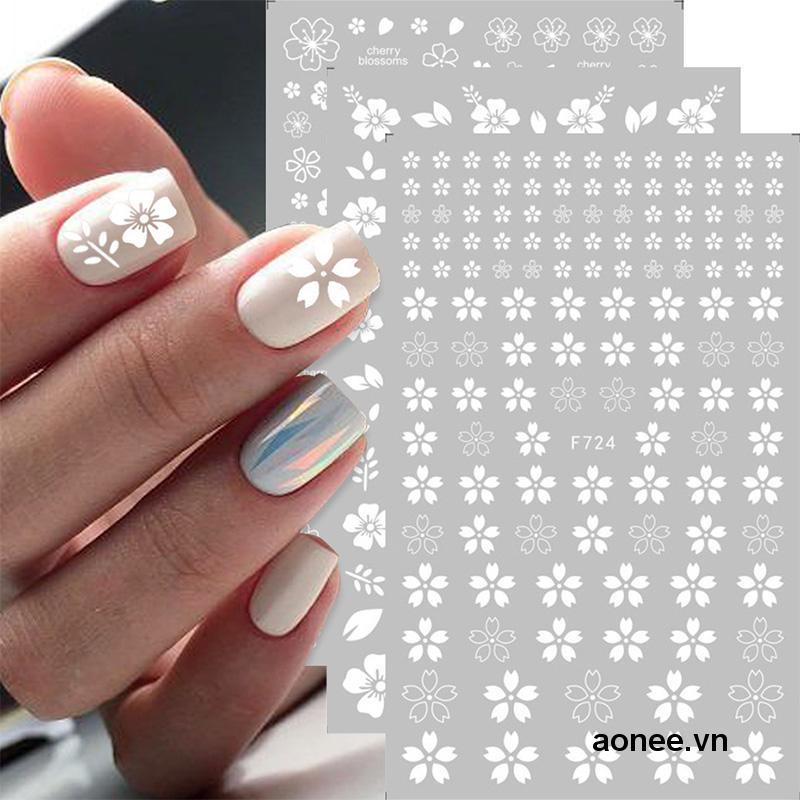 ✨✨Miếng Dán Móng Tay Tự Dính Họa Tiết Hoa Trắng Nhỏ Xinh