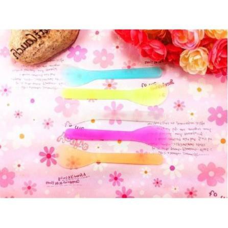 Thìa nhựa trộn mặt nạ