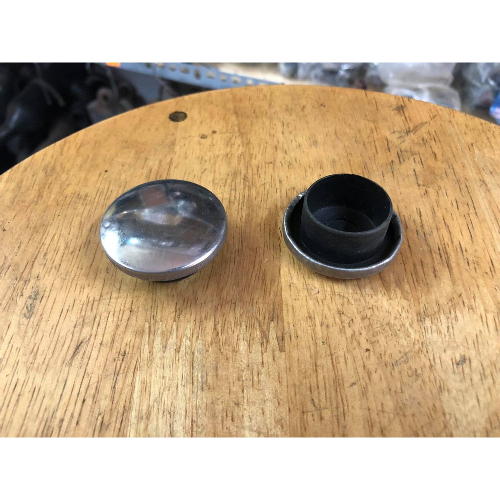 Cặp nút chụp lổ gấp sau cho xe honda 67 + dream+cub các loại bằng inox