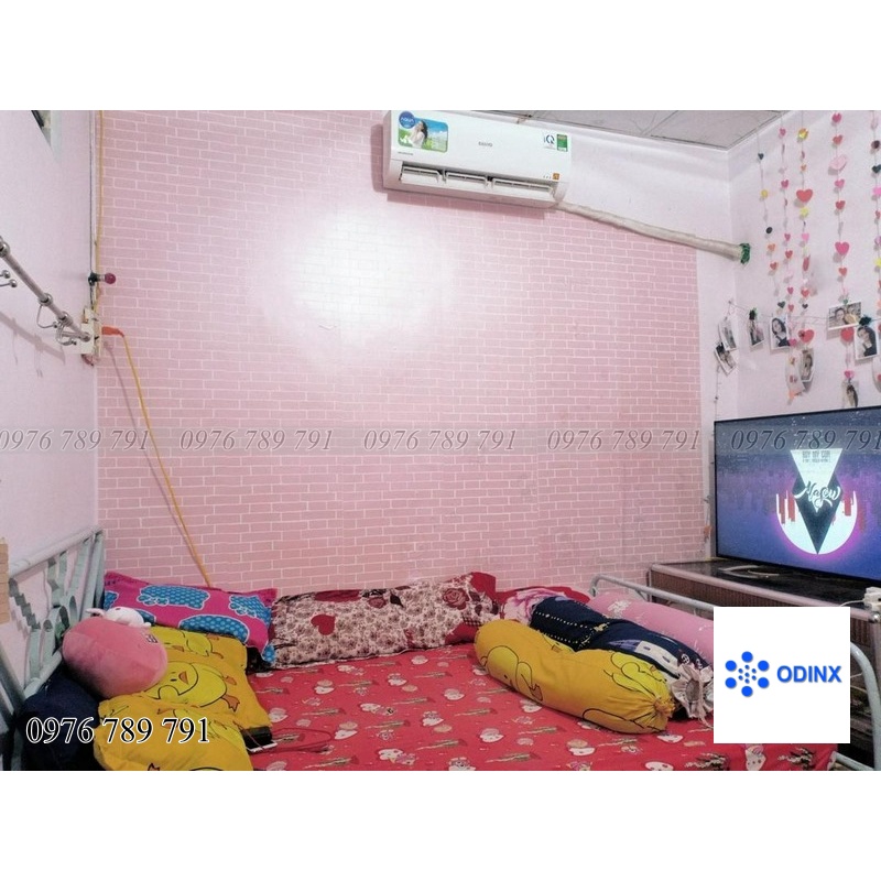 Giấy Dán Tường Giả Gạch 3D Màu Hồng Cuộn 10m Có Keo Sẵn ODINX