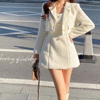 Set váy dạ hai dây phối áo vest croptop màu trắng