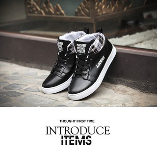 Giày sneaker cổ cao màu đen