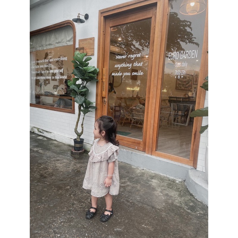 Váy Lennco lanh xám thêu nổi