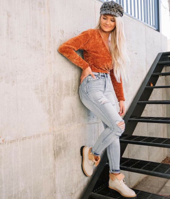 Quần jean nhà em bán hoài không chán, khách chỉ không thích thì bỏ, chứ mặc hoài luôn á