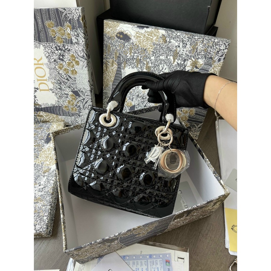Túi xách đi tiệc Dìo 5 ô kèm dây đeo đính charm size 20cm fullbox ảnh thật
