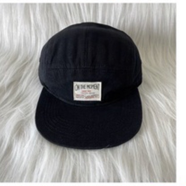 Nón lưỡi trai đen