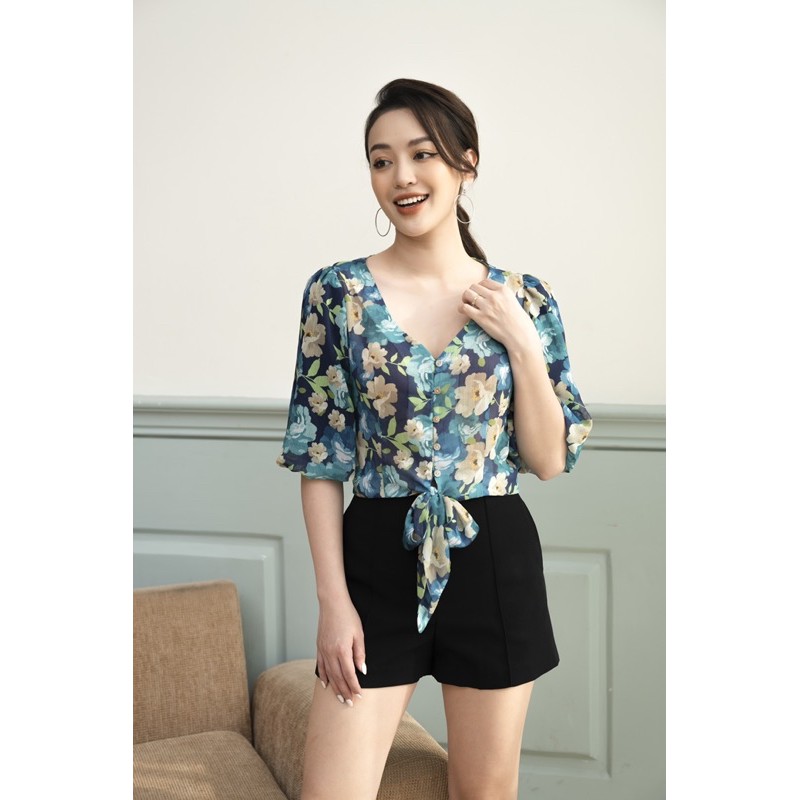 Áo Tay Chuông Buộc Nơ Trước, Kiểu Dáng Croptop Hoạ Tiết Hoa Clara Mare BLS3001