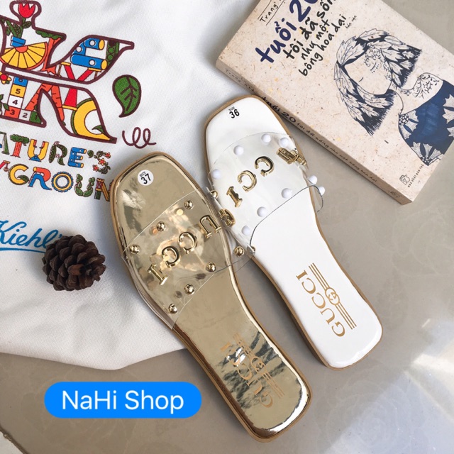 Dép quai ngang trong có đính hạt và chữ