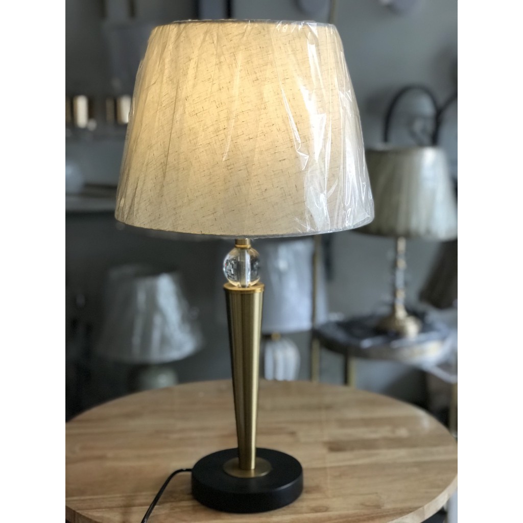 Đèn bàn decor chao vải thân hợp kim mạ đồng