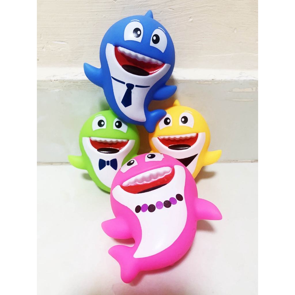 Chut chit cá mập mô hình baby shark đồ chơi bồn tắm thú lên dây cos bơi được