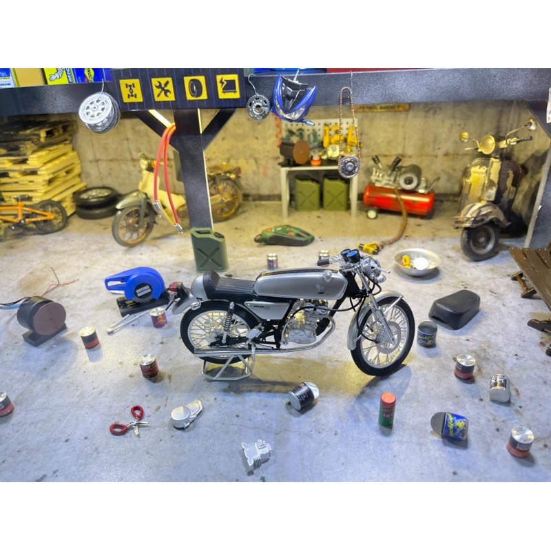 Mô hình tủ trưng nhớt 1/12