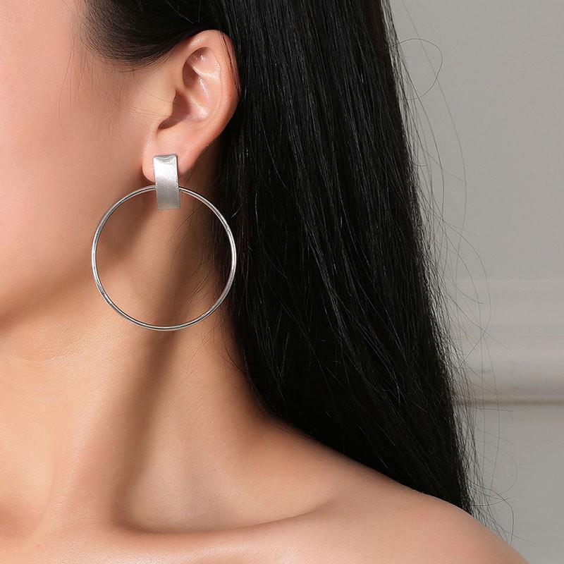 Khuyên tai kim loại hình tròn đơn giản phong cách thời trang dành cho nữ