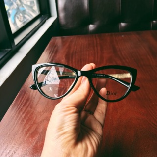 Kính mắt mèo